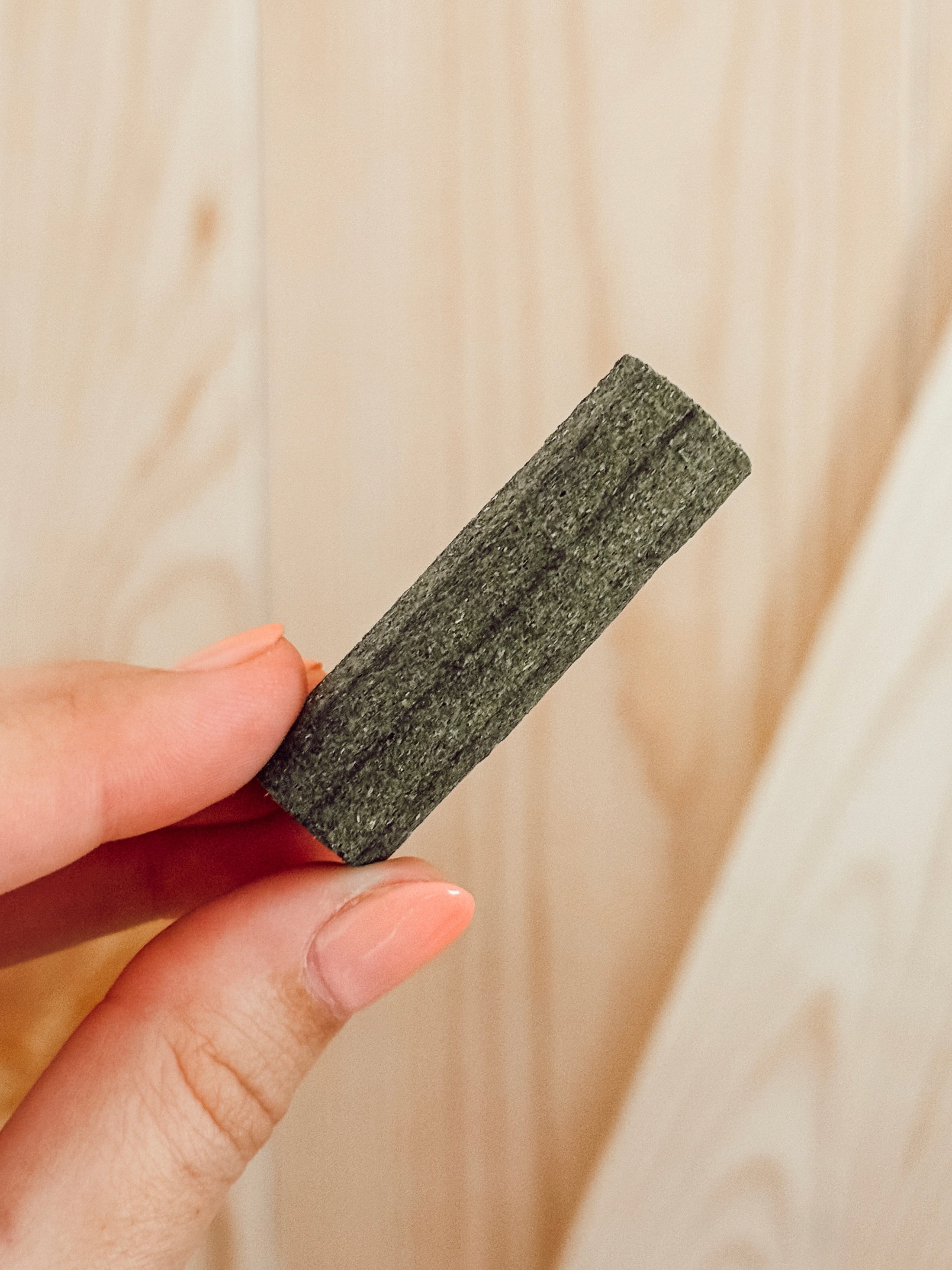 Dandelion Log Forage Puzzle Treats