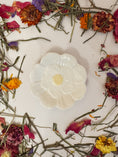 Load image into Gallery viewer, Daisy Dish
